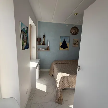 Modern Stylish Near Centre With Parking אולבורג